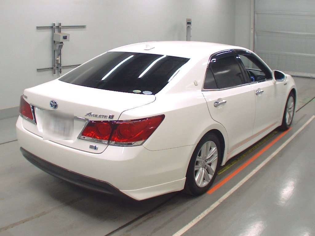 2013 Toyota Crown Hybrid AWS210[1]