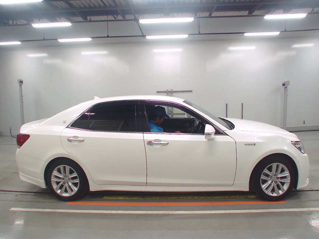 2013 Toyota Crown Hybrid AWS210[2]