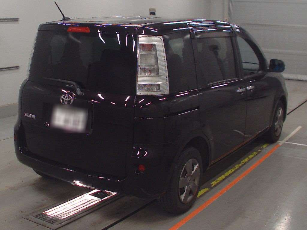 2011 Toyota Sienta NCP81G[1]