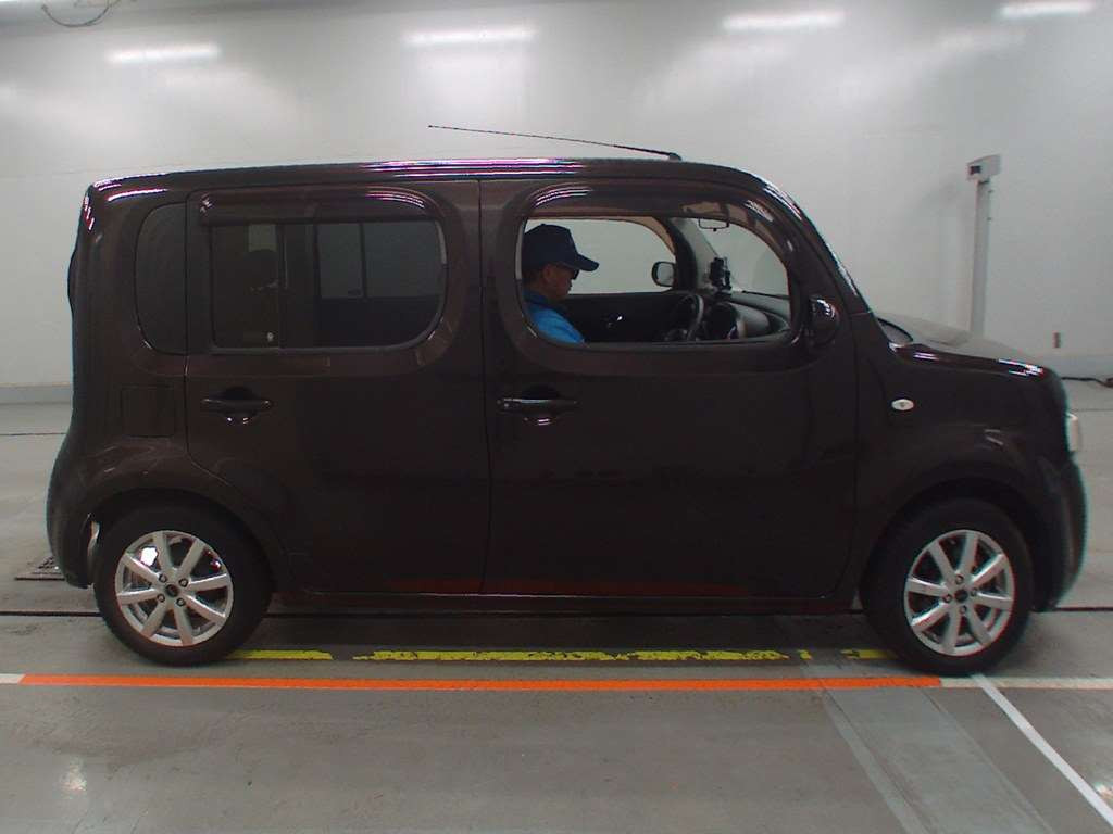 2010 Nissan Cube Z12[2]