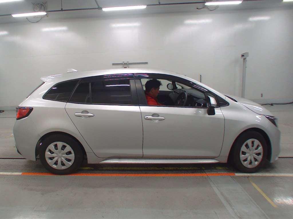 2021 Toyota Corolla Touring Wagon ZWE211W[2]