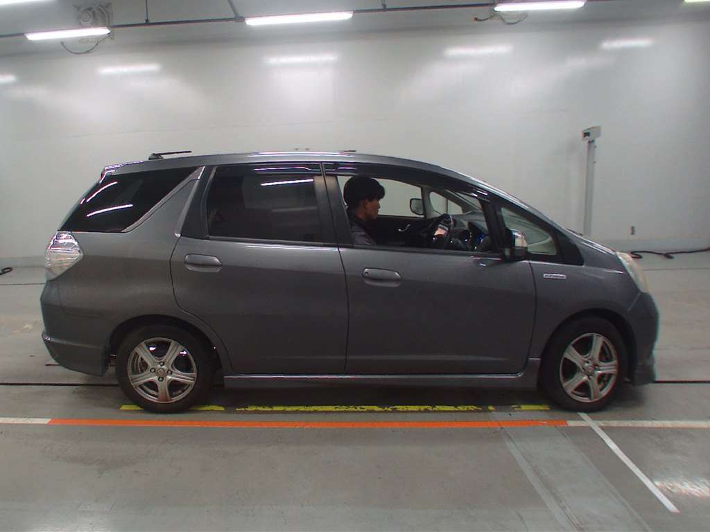 2012 Honda Fit Shuttle Hybrid GP2[2]