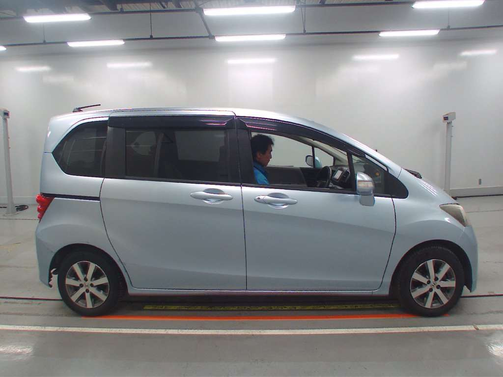 2008 Honda Freed GB3[2]