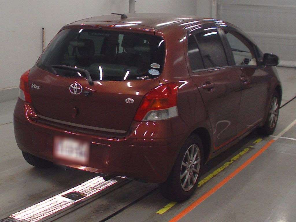 2009 Toyota Vitz SCP90[1]