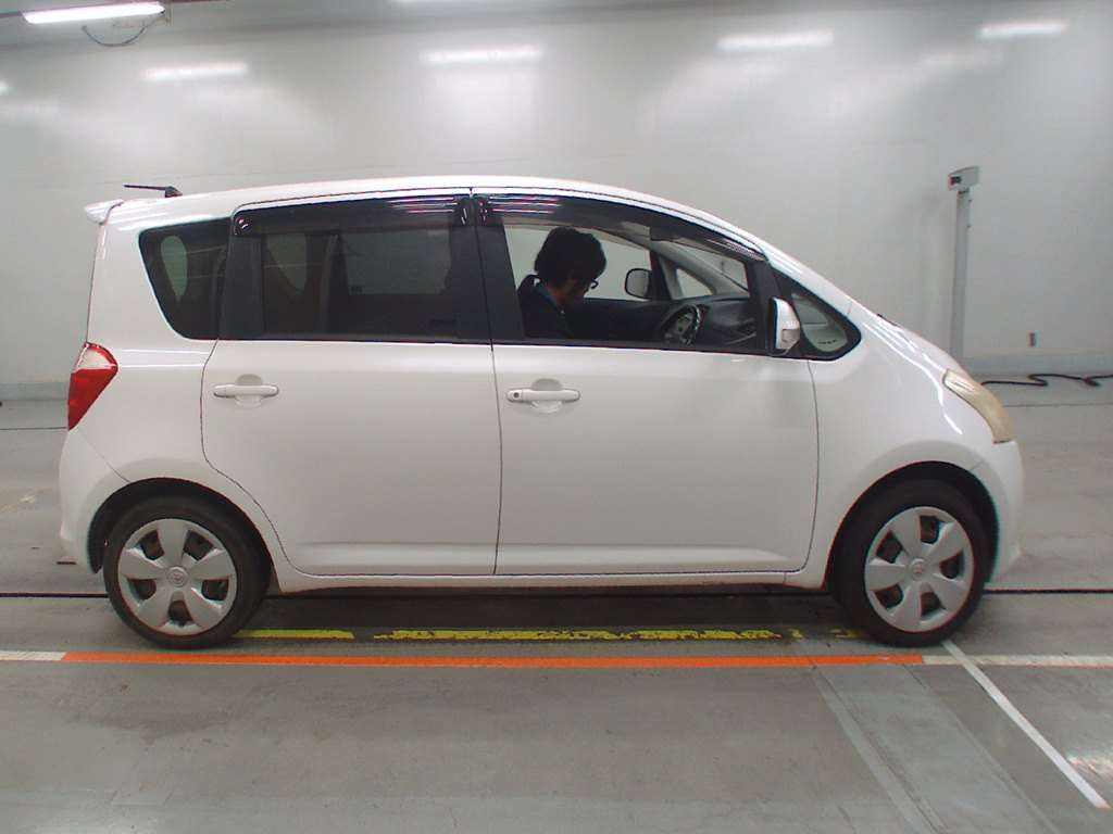 2006 Toyota Ractis NCP100[2]