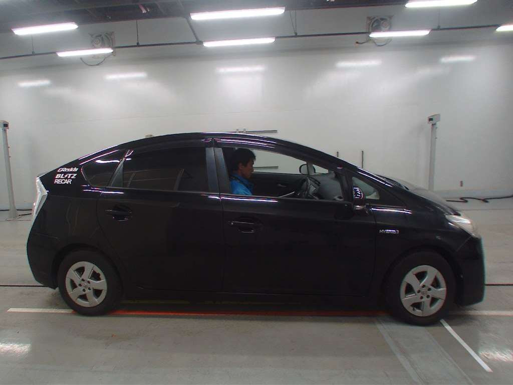 2011 Toyota Prius ZVW30[2]