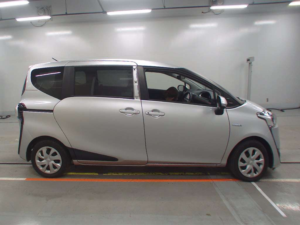 2016 Toyota Sienta NHP170G[2]