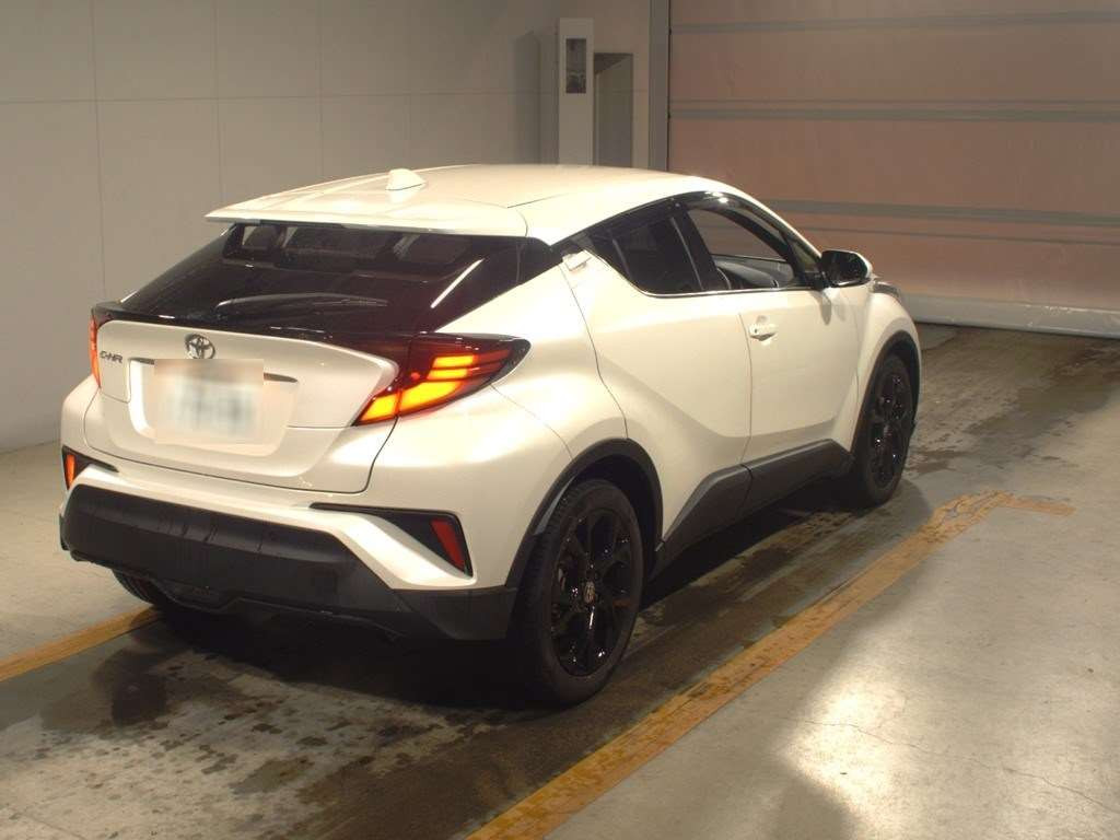 2022 Toyota C-HR NGX10[1]