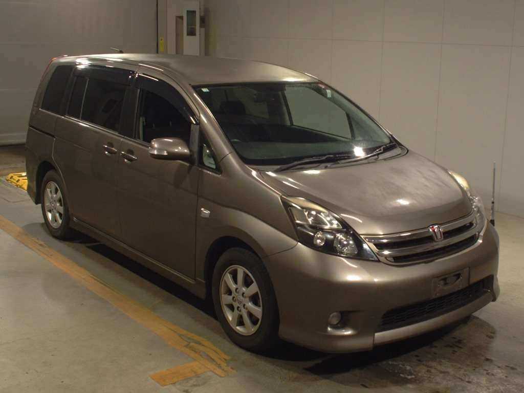 2010 Toyota Isis ZGM10W[2]