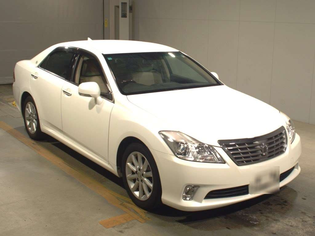 2010 Toyota Crown GRS202[2]