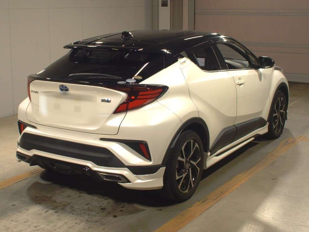 2020 Toyota C-HR ZYX11[1]