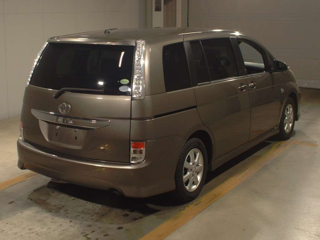 2014 Toyota Isis ZGM10W[1]