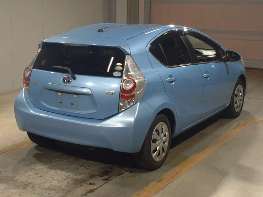 2014 Toyota Aqua NHP10[1]