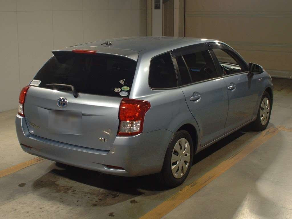 2013 Toyota Corolla Fielder NKE165G[1]