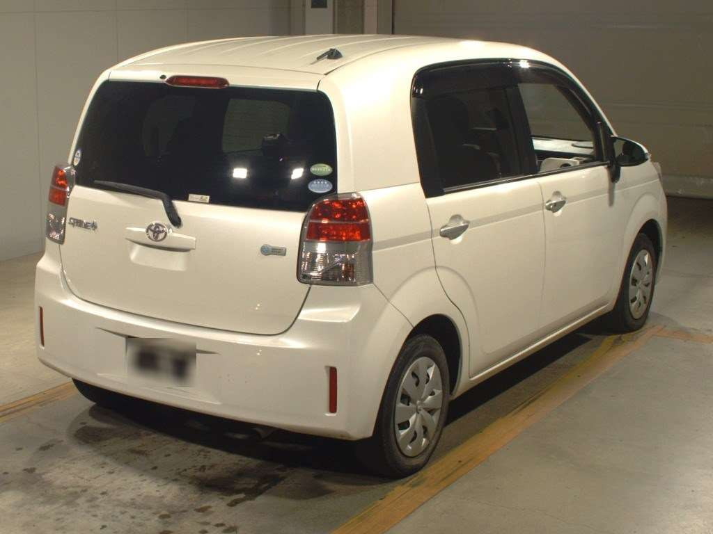 2012 Toyota Spade NSP140[1]