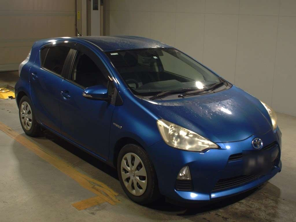 2014 Toyota Aqua NHP10[2]