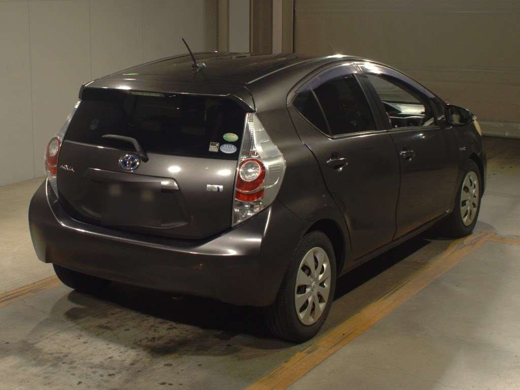 2012 Toyota Aqua NHP10[1]