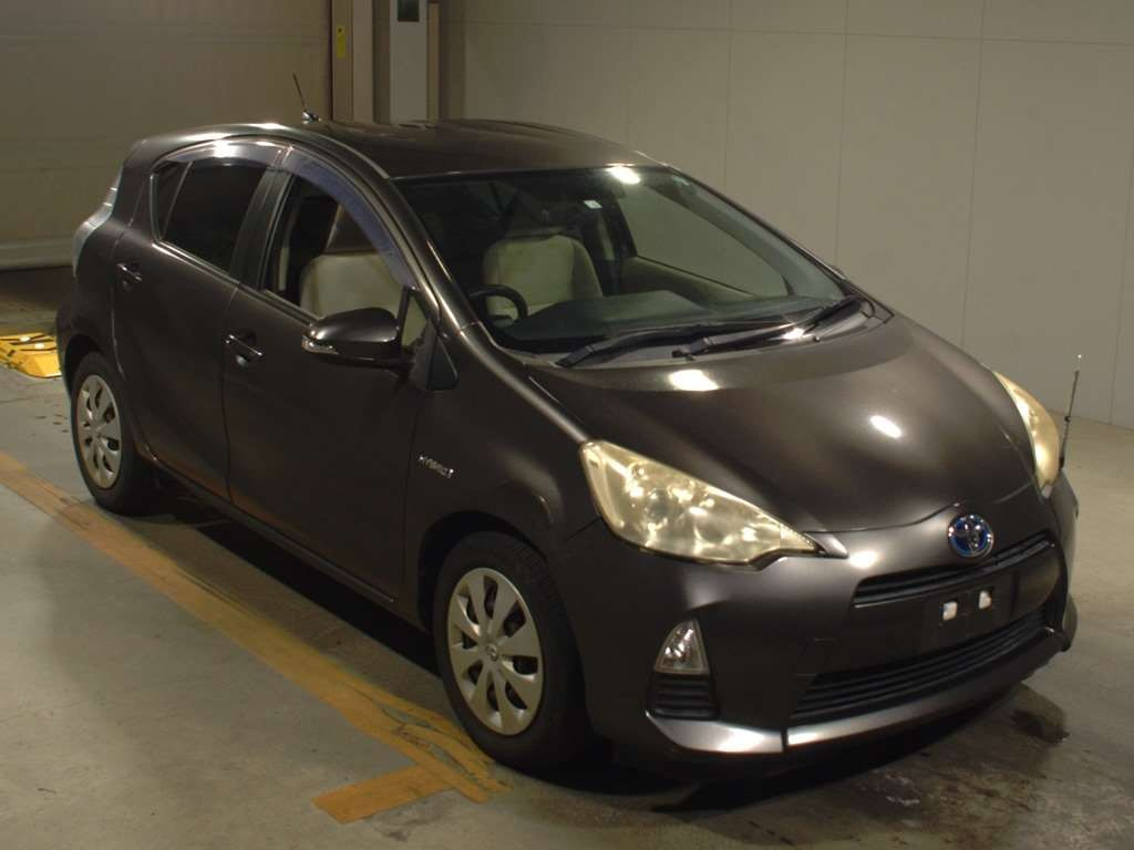 2012 Toyota Aqua NHP10[2]