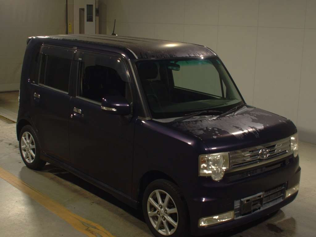 2011 Toyota Pixis Space L575A[2]