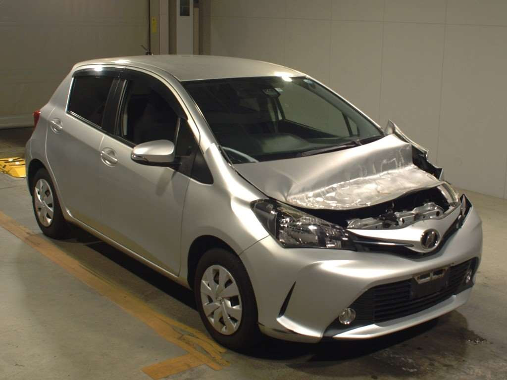 2015 Toyota Vitz KSP130[2]