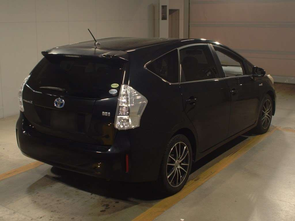 2012 Toyota Prius alpha ZVW41W[1]