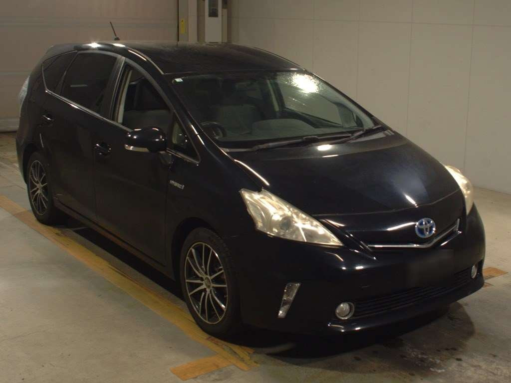 2012 Toyota Prius alpha ZVW41W[2]