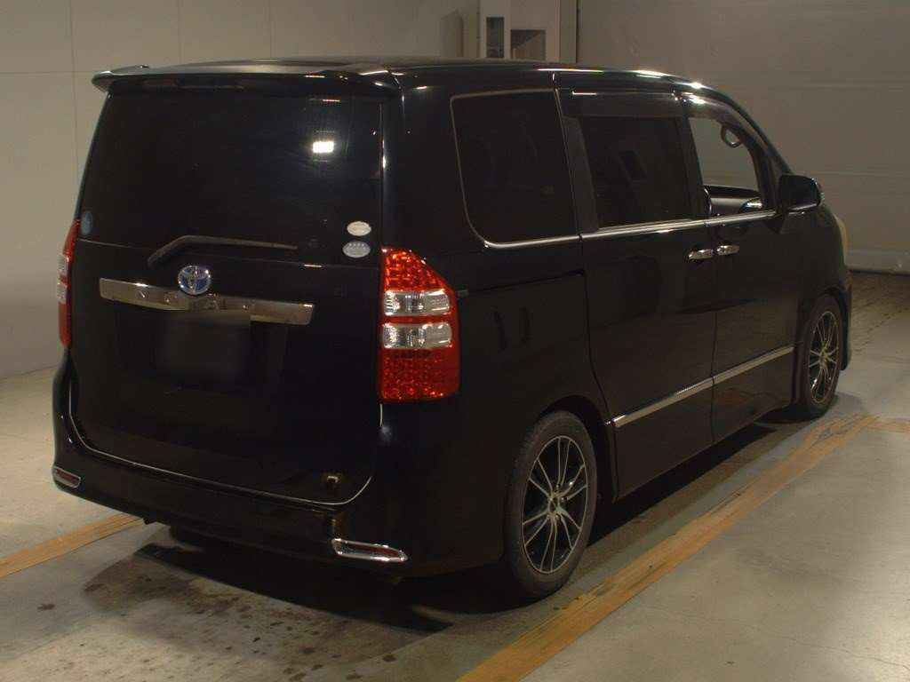 2008 Toyota Noah ZRR70W[1]