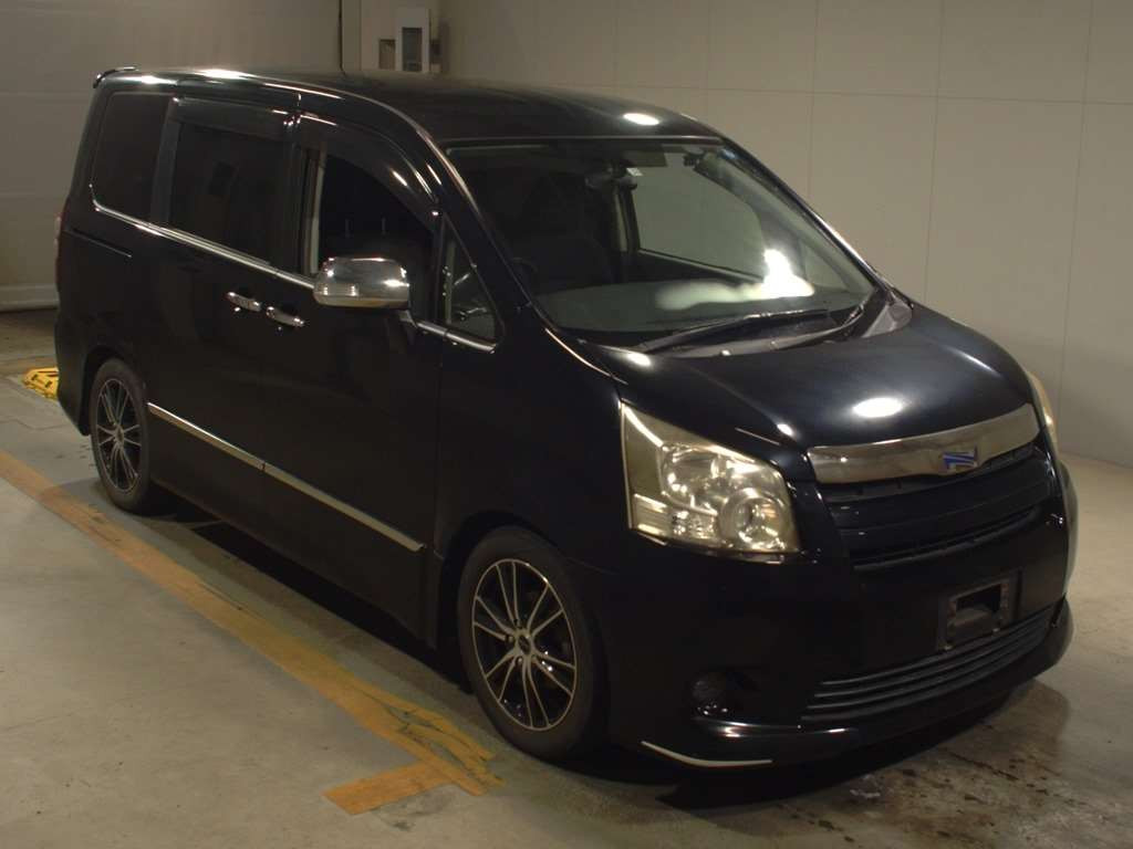 2008 Toyota Noah ZRR70W[2]