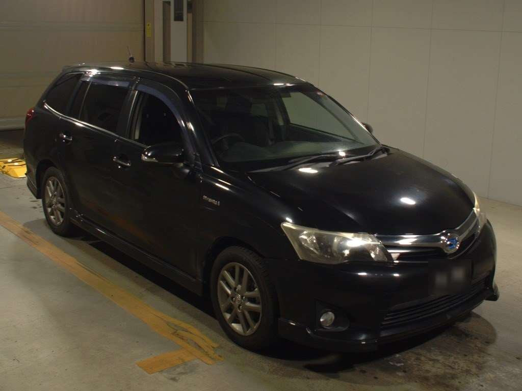 2013 Toyota Corolla Fielder NKE165G[2]