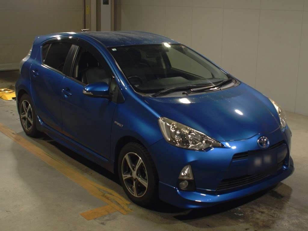 2014 Toyota Aqua NHP10[2]