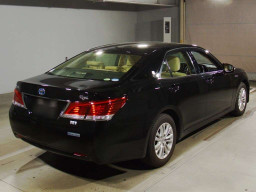 2013 Toyota Crown Hybrid