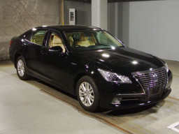 2013 Toyota Crown Hybrid