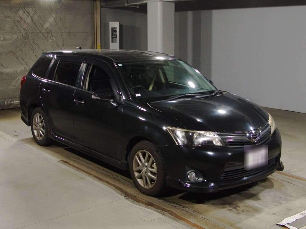 2013 Toyota Corolla Fielder NZE161G[2]