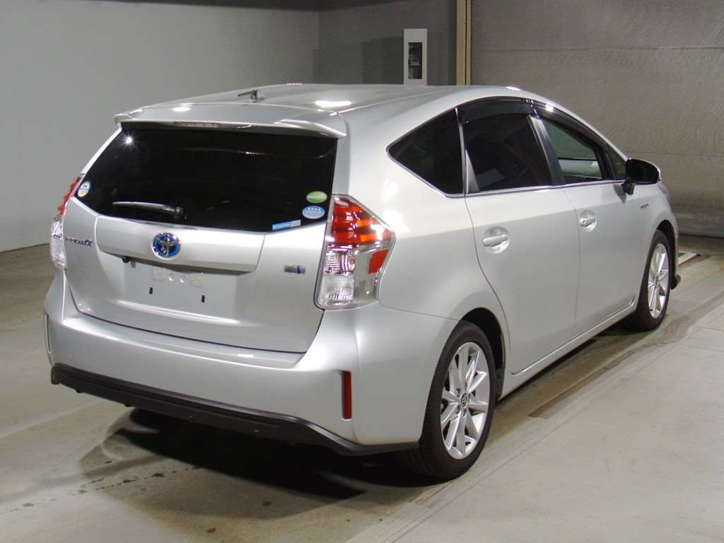 2019 Toyota Prius alpha ZVW41W[1]