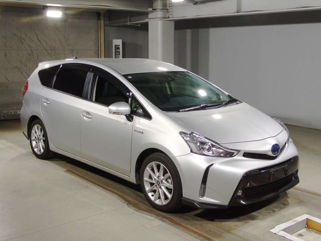 2019 Toyota Prius alpha ZVW41W[2]