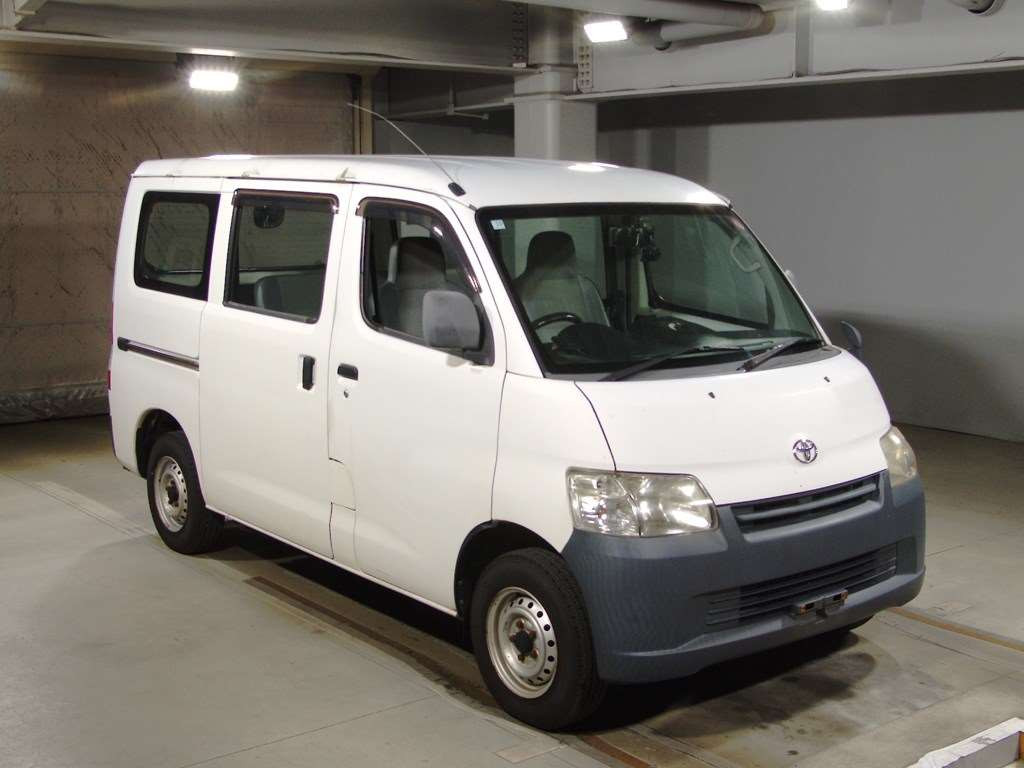 2011 Toyota Townace Van S402M[2]