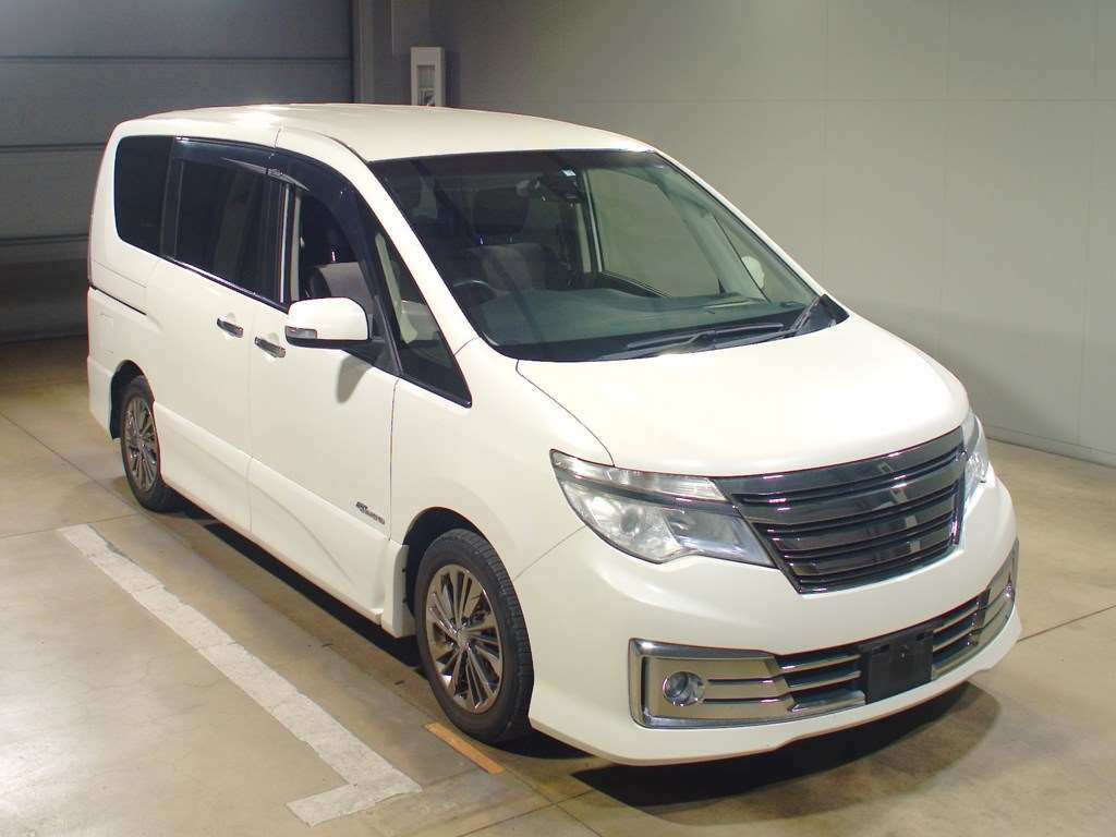 2014 Nissan Serena HC26[2]