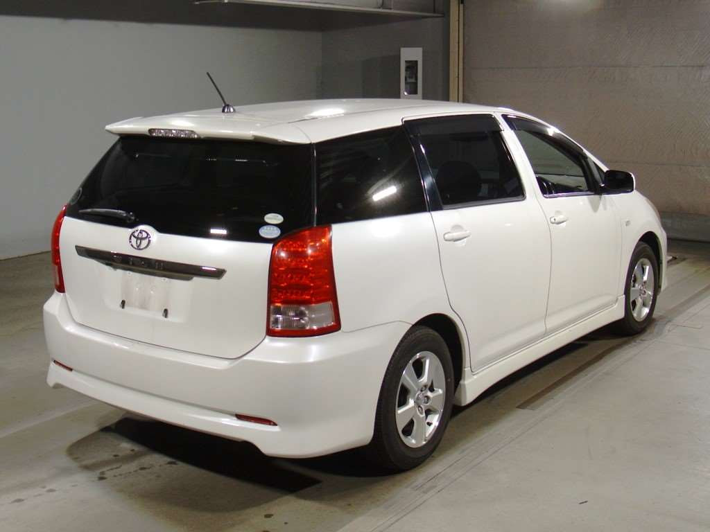 2005 Toyota Wish ZNE10G[1]