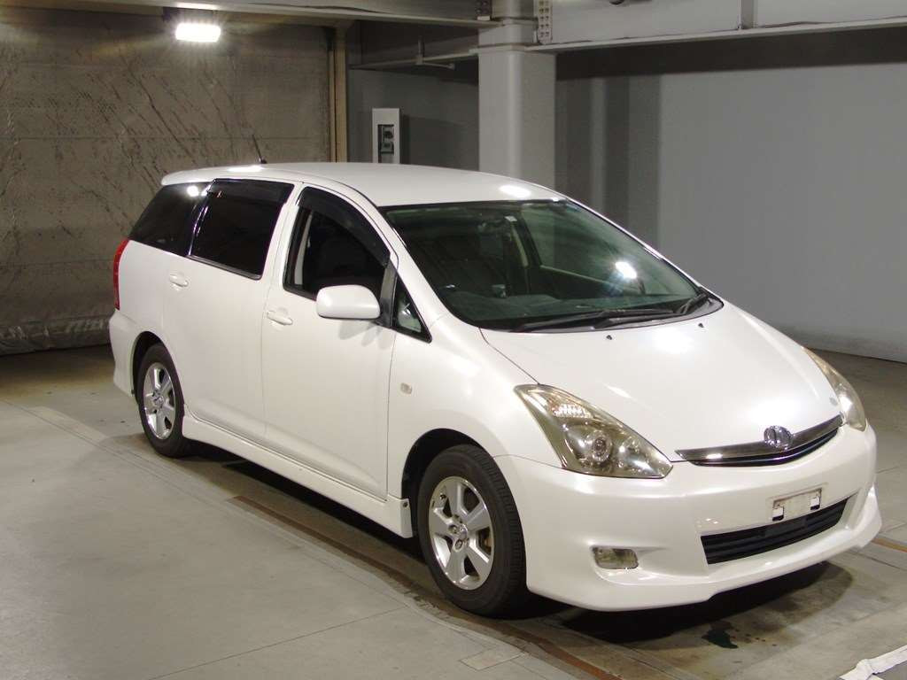 2005 Toyota Wish ZNE10G[2]