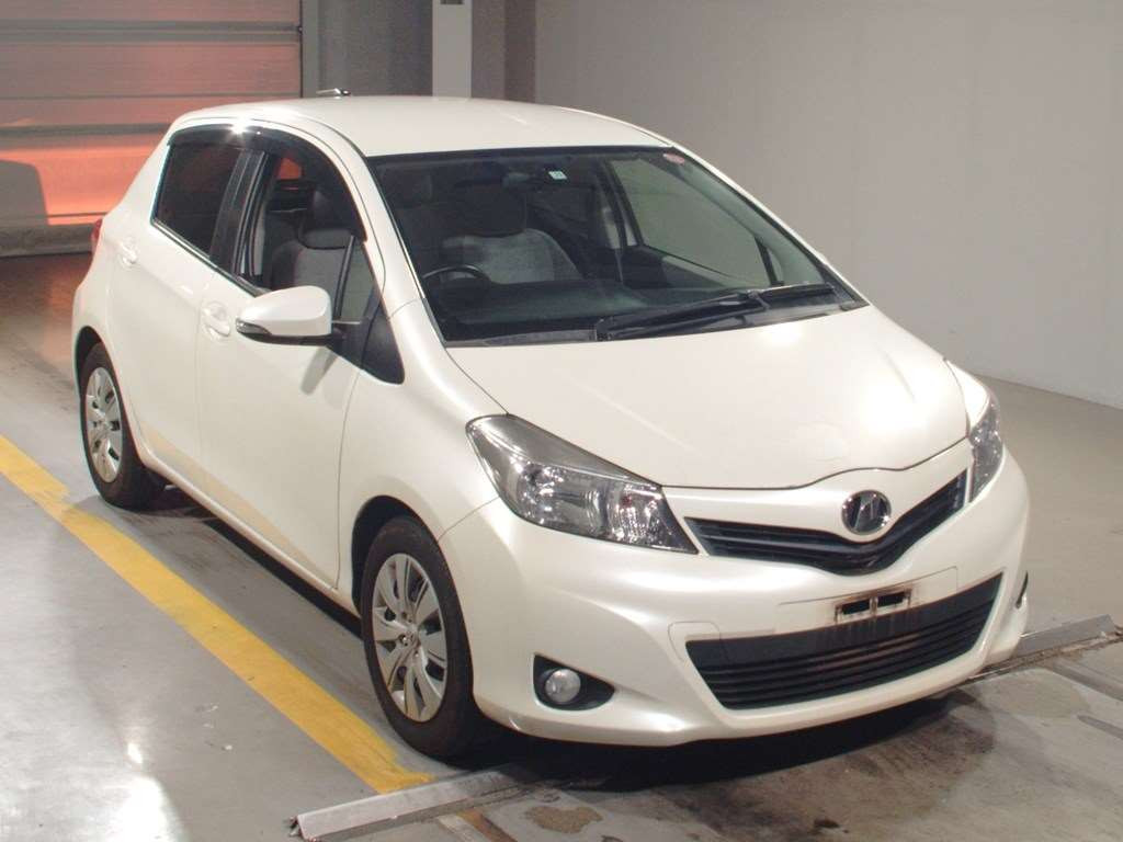 2011 Toyota Vitz NSP130[2]