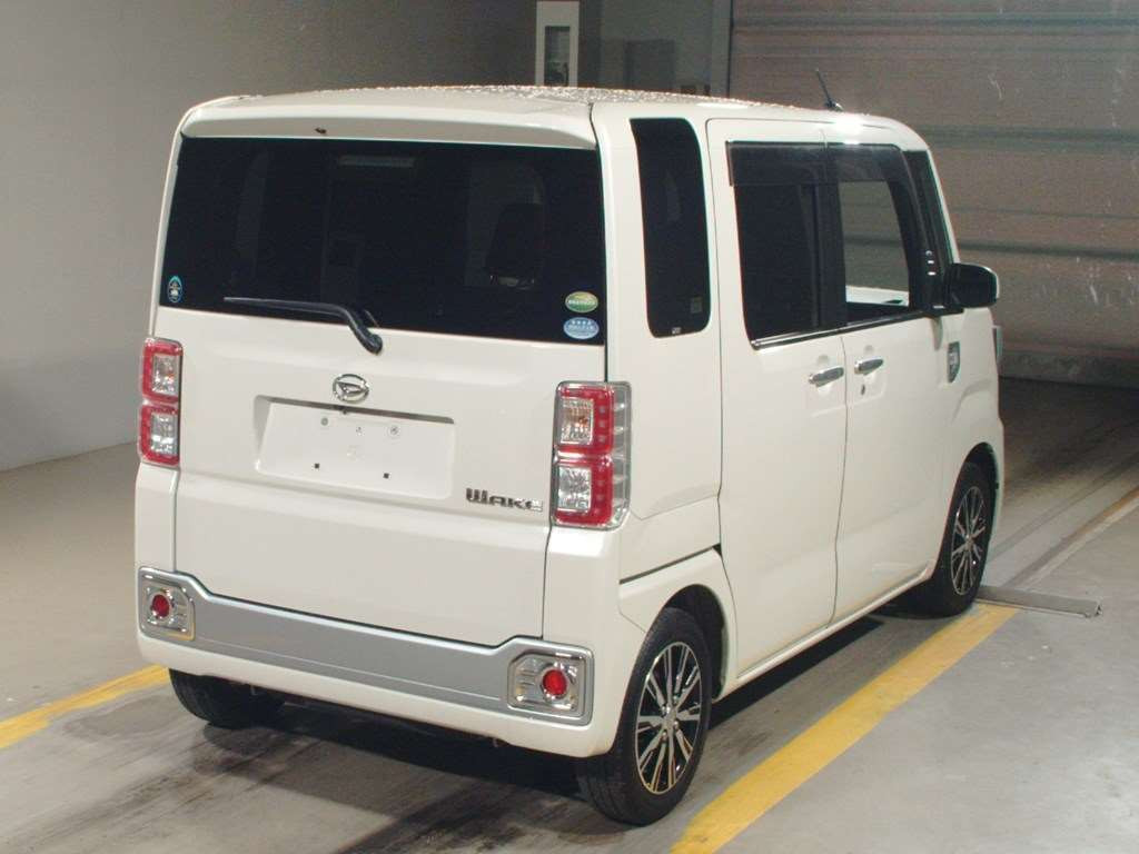 2015 Daihatsu Wake LA700S[1]