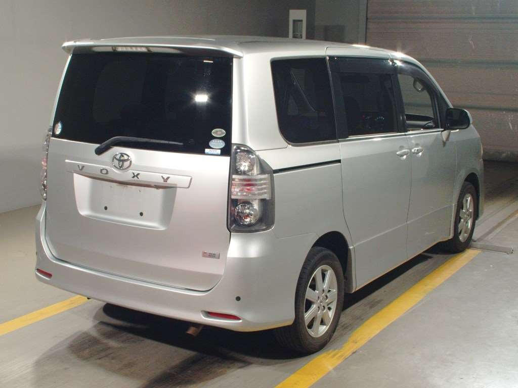 2007 Toyota Voxy ZRR75W[1]