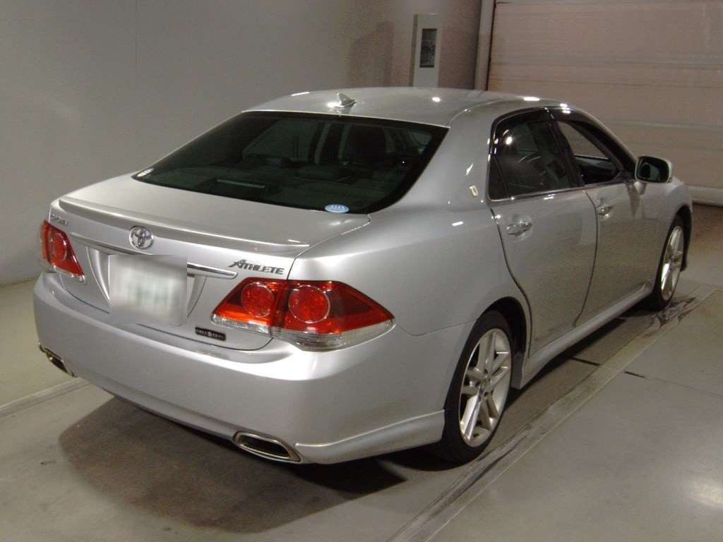 2012 Toyota Crown GRS200[1]