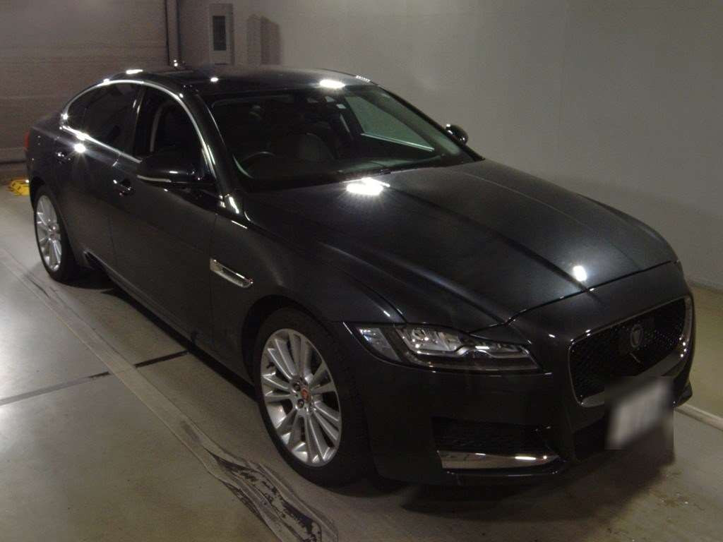 2016 Jaguar XF JB3VA[2]