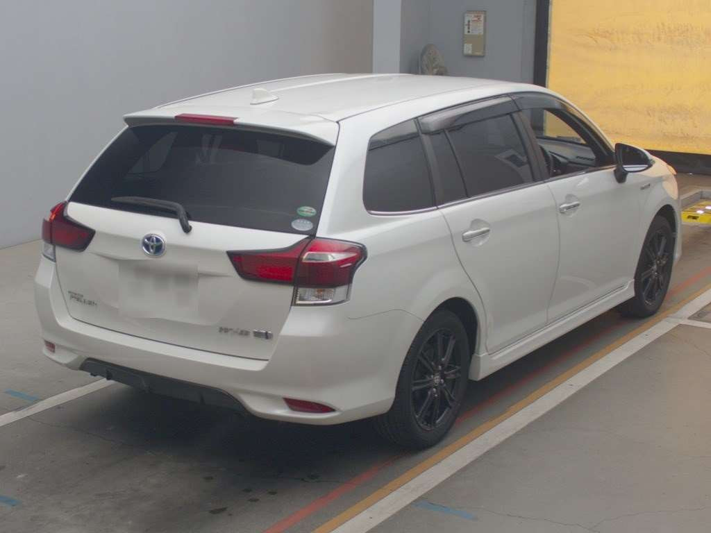 2015 Toyota Corolla Fielder NKE165G[1]