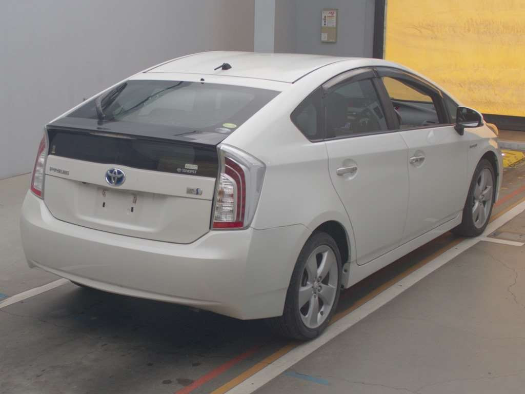 2015 Toyota Prius ZVW30[1]