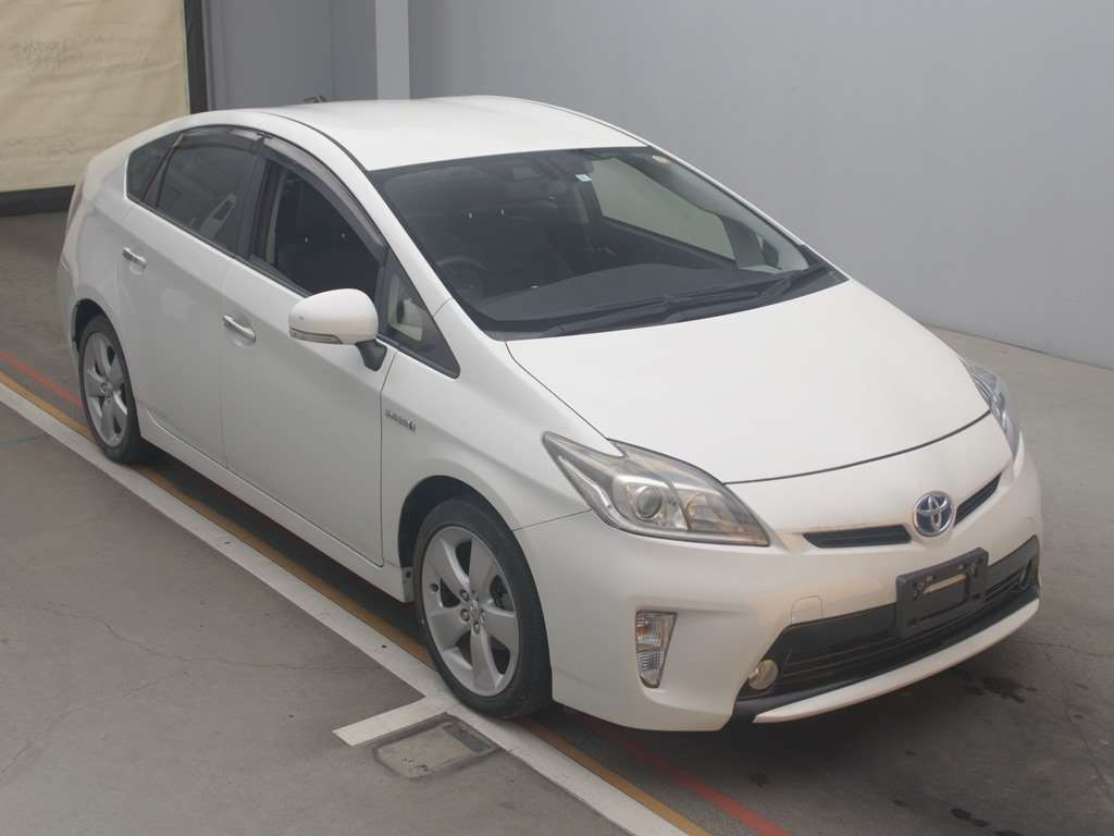 2015 Toyota Prius ZVW30[2]