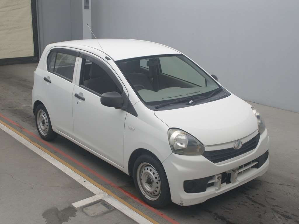 2013 Daihatsu Mira es LA300S[2]