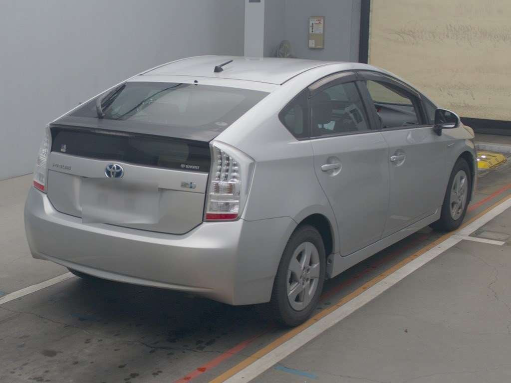 2010 Toyota Prius ZVW30[1]