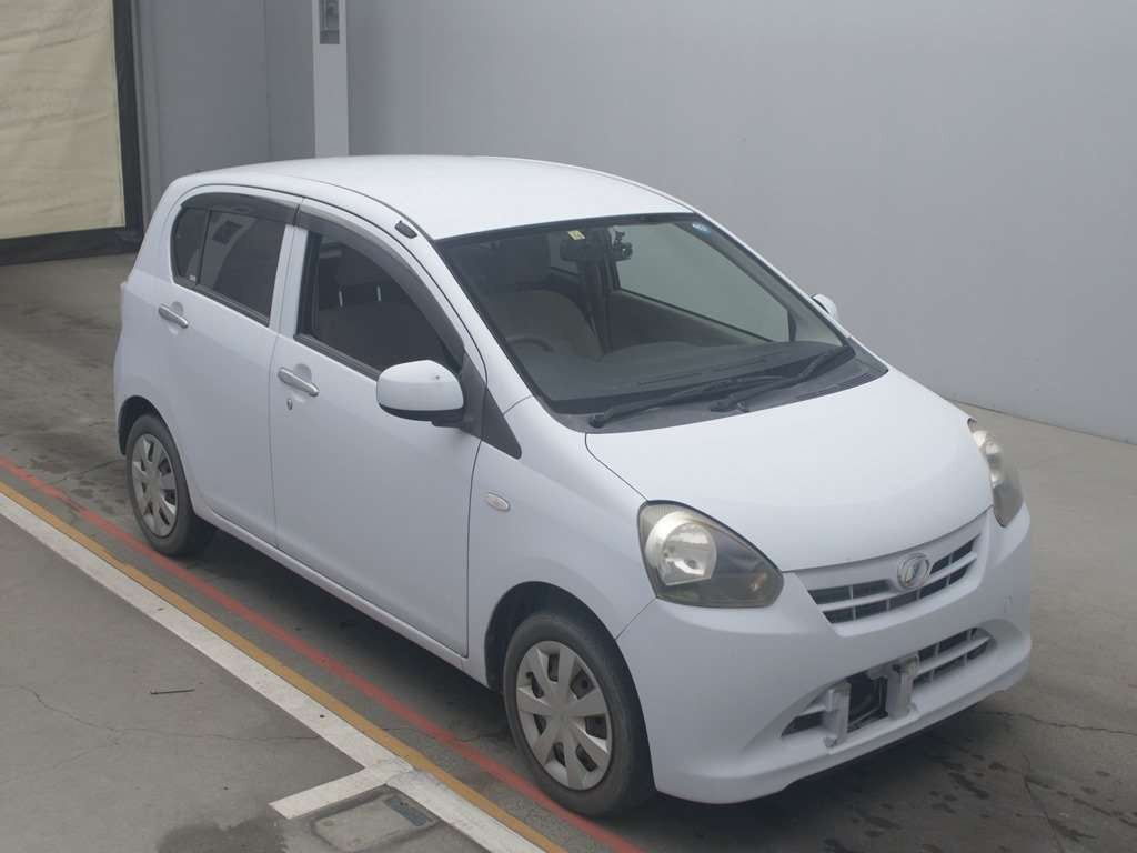 2011 Daihatsu Mira es LA300S[2]